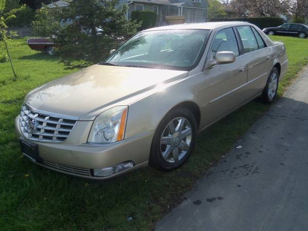2006 Cadillac DTS Excellent Condition Runs 100 New Inspection for sale in Yorkville, NY – photo 2