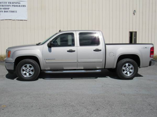 ** 2009 GMC SIERRA PICKUP * 4X4 * CREW CAB * LEATHER SEATS ** for sale in Fort Oglethorpe, TN – photo 2