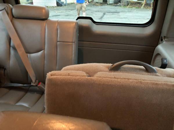 2005 GMC Yukon Leather Sunroof 4x4 3rd Row - cars & trucks - by... for sale in Derry, NH – photo 12