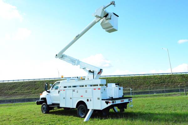 2009 GMC C5500 ALTEC BUCKET TRUCK 4X4 42FT - - by for sale in Other, KY – photo 5