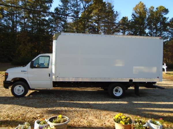2012 Ford E350 Cube/Cutaway/Box Van - cars & trucks - by dealer -... for sale in Cumming, GA 30040, GA – photo 17