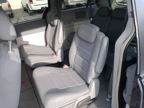 2009 Dodge Grand Caravan: Dual Sliding Doors, 3rd Row Seat, Runs for sale in Wichita, KS – photo 8