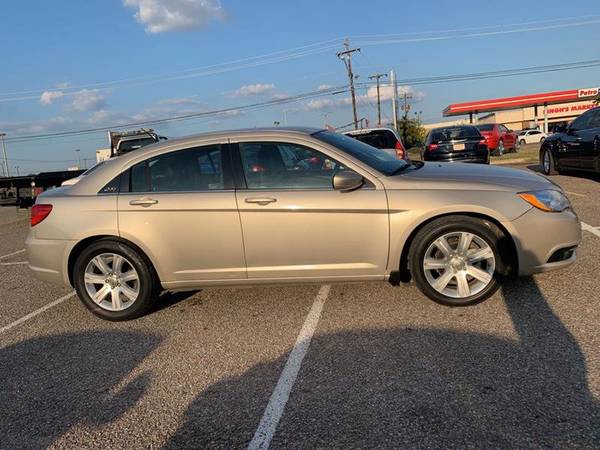 BRING YOUR JACKED UP CREDIT AND RIDE TODAY!!!2013 *Chrysler* for sale in Montgomery, AL – photo 4
