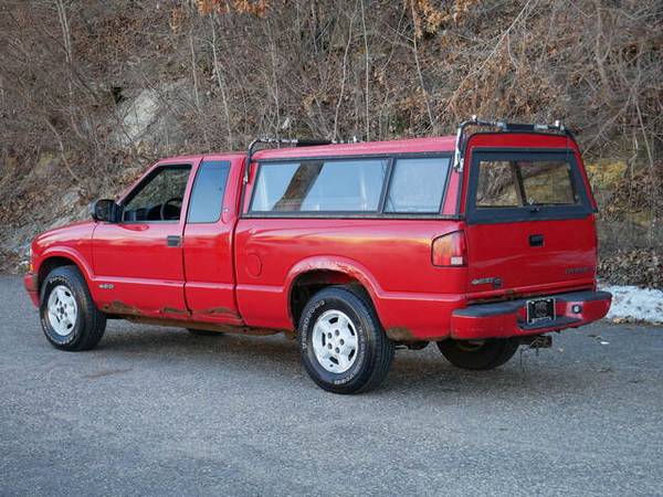 2000 Chevrolet Chevy S-10 LS - - by dealer - vehicle for sale in South St. Paul, MN – photo 4