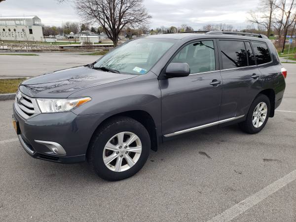 2011 Toyota Highlander for sale in Rochester , NY – photo 2