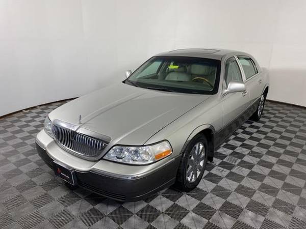 2004 Lincoln Town Car Ultimate - sedan - cars & trucks - by dealer -... for sale in Shakopee, MN – photo 3