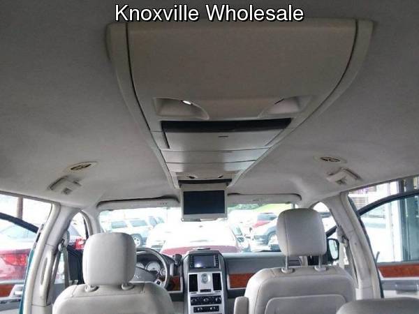 2009 Chrysler Town and Country Touring 4dr Mini Van for sale in Knoxville, TN – photo 12