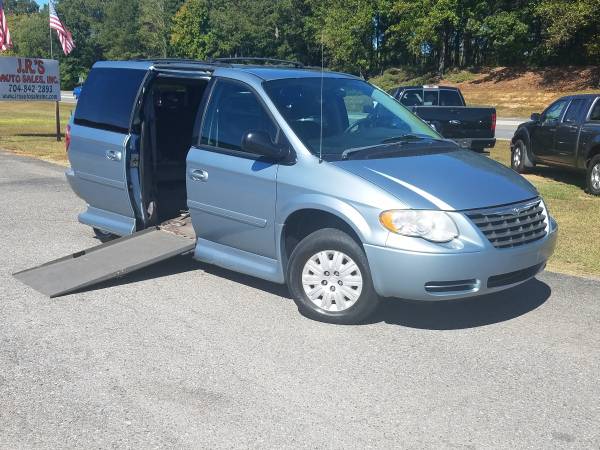 WHEELCHAIR ACCESSIBLE AUTO SIDE ENTRY VAN ONLY 48K for sale in Shelby, NC – photo 19
