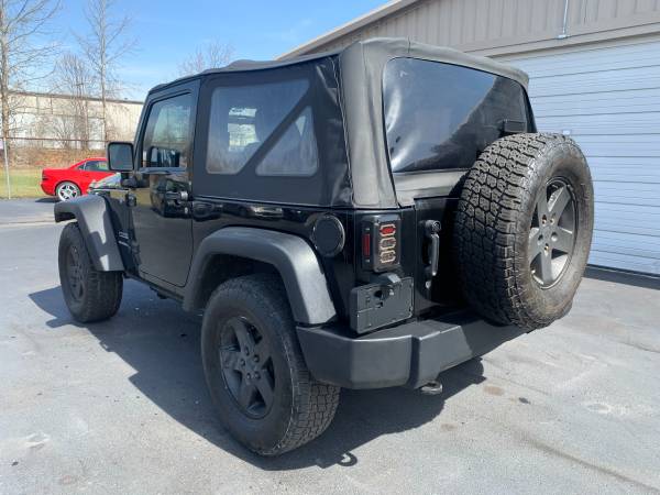 2012 Jeep Wrangler Sport 4x4 2dr Serviced by Jeep dealership - cars for sale in Jeffersonville, KY – photo 8