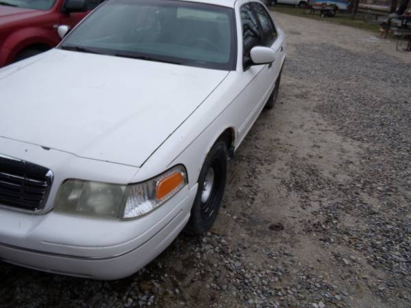 2001 Ford Crown Victoria - - by dealer - vehicle for sale in Vinton, IA – photo 2