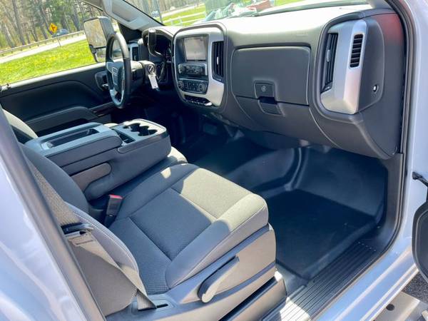 An Impressive 2018 GMC Sierra 3500HD TRIM with only 887 for sale in South Windsor, CT – photo 12