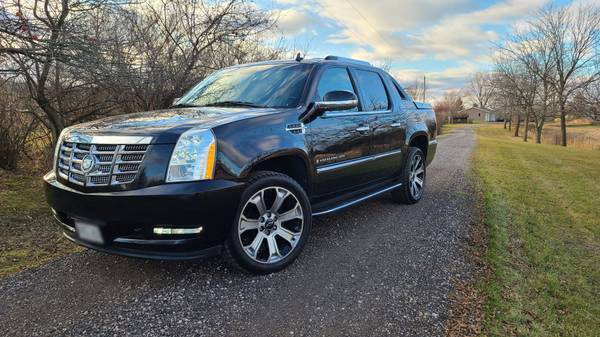 Cadillac Escalade EXT - 22k ORIGINAL Miles - LOADED Extremely RARE!... for sale in Madison, WI – photo 4