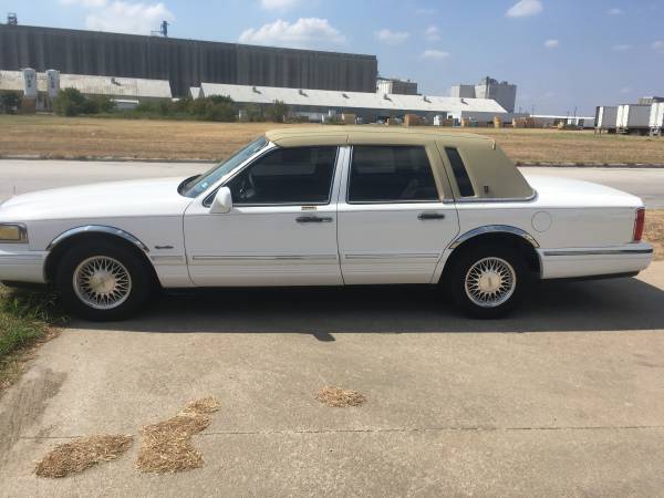 '97 Lincoln Town Car for sale in Saginaw, TX – photo 2