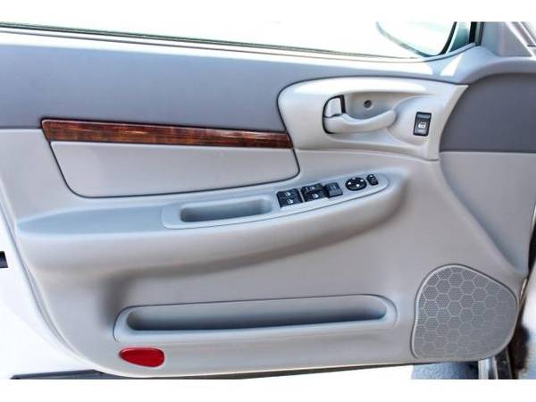 2004 Chevrolet Impala sedan Base - Chevrolet Galaxy Silver Metallic for sale in Green Bay, WI – photo 9