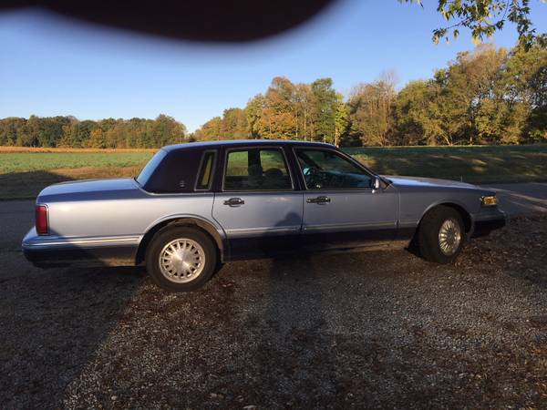 1995 Lincoln Town Car for sale in Connersville, IN – photo 3