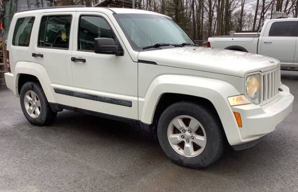 2009 Jeep Liberty Sport 4X4 SUV - cars & trucks - by owner - vehicle... for sale in Supply, SC – photo 2