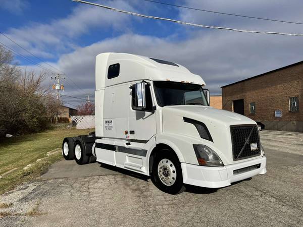 2006 Volvo VNL 670 ISX Cumins 400HP 10SPD Transmission - cars &... for sale in Elk Grove Village, IL – photo 2
