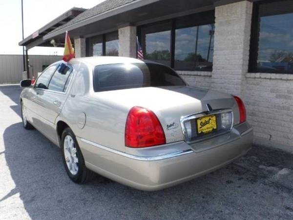2009 LINCOLN Town Car - - by dealer - vehicle for sale in Grand Prairie, TX – photo 4