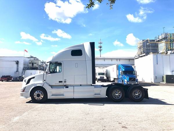 2012 Volvo VNL670 VNL 670 Sleeper Semi truck w/ Workstation, NEW TIRES for sale in SAINT PETERSBURG, FL – photo 18