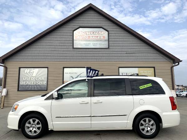 2013 Chrysler Town & Country 4dr Wgn Touring - - by for sale in Chesaning, MI – photo 2