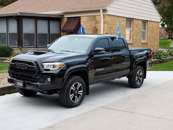 2018 Toyota Tacoma TRD Sport 4 Door Crew Cab for sale in milwaukee, WI – photo 6