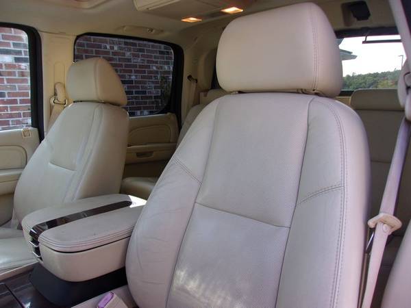 2007 Cadillac Escalade EXT 6.2L V8 4WD, 149k Miles, Maroon/Tan,... for sale in Franklin, ME – photo 9