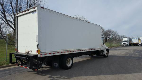 2008 Hino CDL Truck 28' Plus 28' Van Body 4,000# Liftgate for sale in Earth City, MO – photo 4