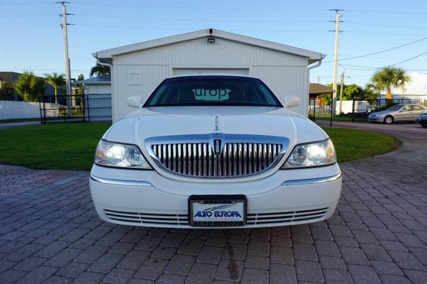 2006 Lincoln Town Car Signature Limited - Very Clean, Well Maintained, for sale in Naples, FL – photo 9