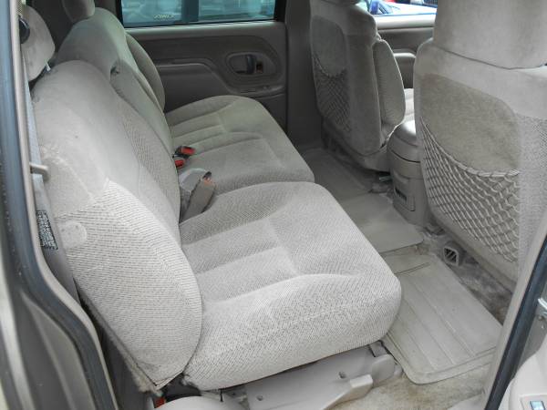 Chevy Suburban 1500 LS 4x4 with 3rd Row Seats and Barn Doors for sale in Havertown, PA – photo 17