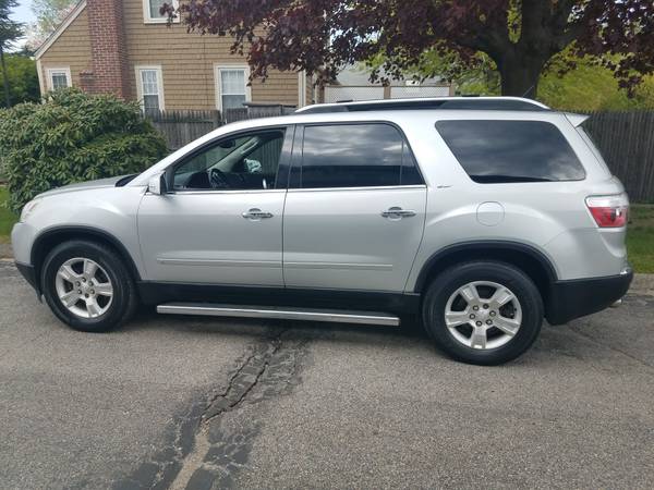2009 GMC Acadia SLT All wheel drive Leather dual roofs CLEAN for sale in West Warwick, RI – photo 2