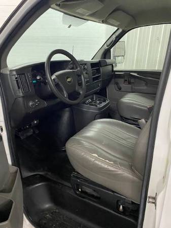 2012 Chevrolet Express Cutaway G3500 12FT Box W/Liftgate 91, 000 for sale in Caledonia, IN – photo 8