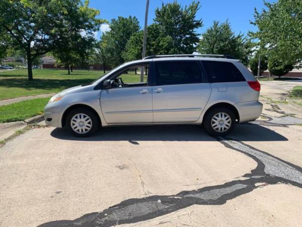 2007 TOYOTA SIENNA***$799 DOWN PAYMENT***FRESH START FINANCING -... for sale in EUCLID, OH – photo 2