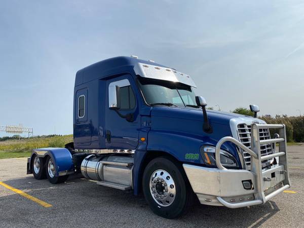 2016 Freightliner Cascadia Midroof Single Bunk/ Detroit DD13 - cars... for sale in Zion, IL – photo 2