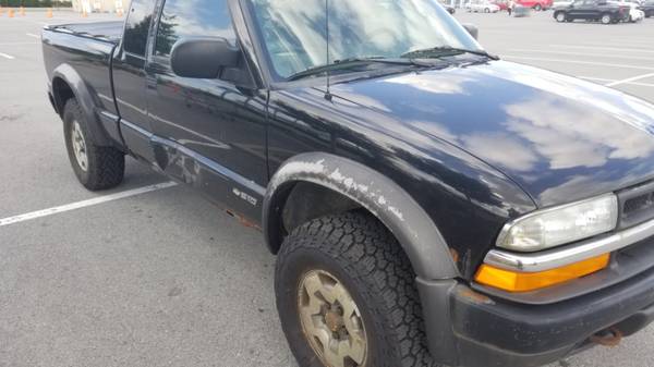 MAKE OFFER! 2002 Chevy S10 ZR2 HighRider 4x4 3-DOOR! needs Trans... for sale in Buffalo, NY – photo 2