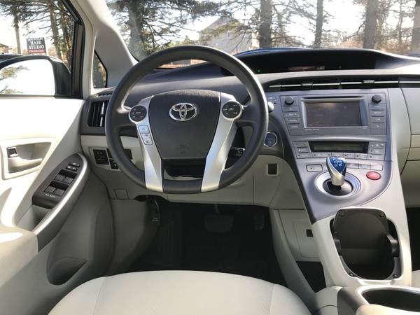 2014 Toyota Prius HYBRID Three, GAS SAVER, LOW MILES, WARRANTY. -... for sale in Mount Pocono, PA – photo 18