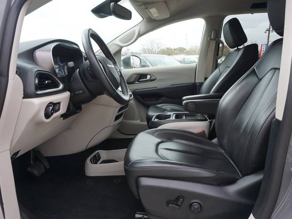 2020 Chrysler Pacifica Touring L FWD - - by dealer for sale in Plaquemine, LA – photo 15