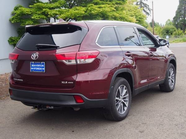 2019 Toyota Highlander XLE - - by dealer - vehicle for sale in Beaverton, OR – photo 3