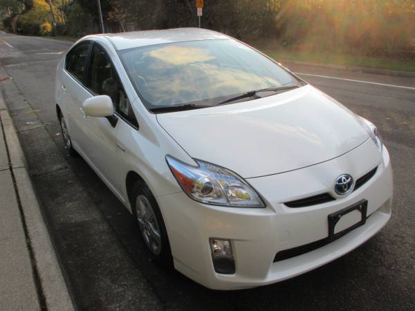 2011 TOYOTA PRIUS *LIKE NEW*BEAUTIFUL ! - cars & trucks - by dealer... for sale in Bellevue, WA – photo 4