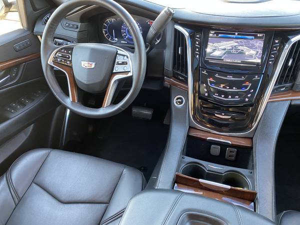 2018 Cadillac Escalade Luxury - - by dealer - vehicle for sale in Fenton, MO – photo 17