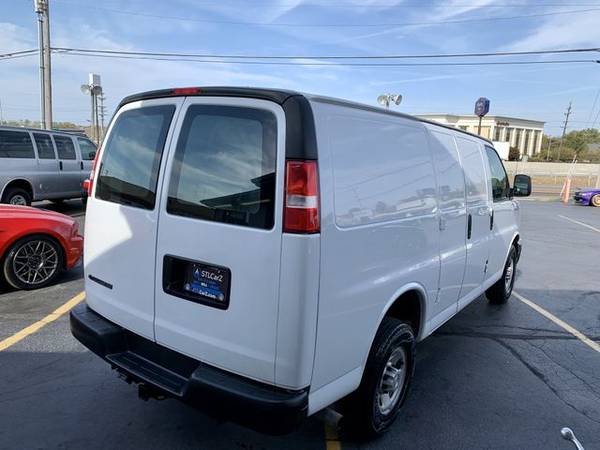 2017 Chevrolet Express 2500 Cargo - Financing Available! - cars &... for sale in St. Charles, MO – photo 5