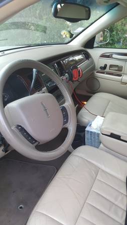 Lincoln Town Car For Sale - cars & trucks - by owner - vehicle... for sale in Arlington Heights, IL – photo 6