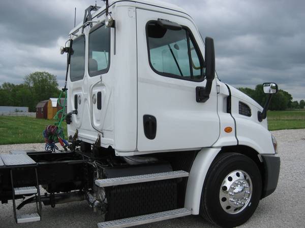 2015 Freightliner Cascadia 113 Daycab Great WB & Lightweight! for sale in Other, OK – photo 10