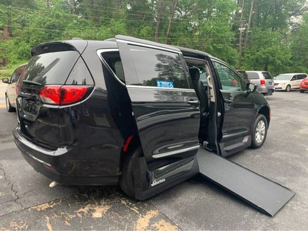2017 Chrysler Pacifica Touring-L handicap wheelchair side for sale in Dallas, IN – photo 14