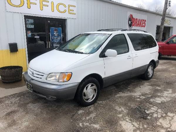 2002 Toyota Sienna for sale in CENTER POINT, IA – photo 2