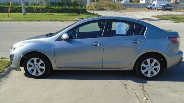 2011 mazda 3 clean car 81,000 miles $6600 for sale in Waterloo, IA – photo 3
