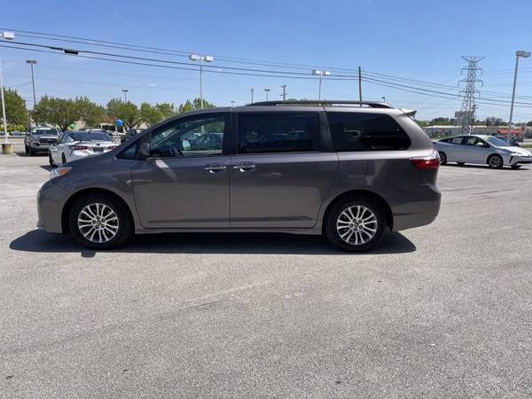 2020 Toyota Sienna Xle - - by dealer - vehicle for sale in Somerset, KY – photo 8