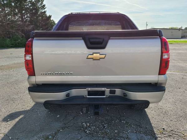 Lifted CHEVY AVALANCHE Only 100k miles - - by dealer for sale in Owens Cross Roads, AL – photo 8