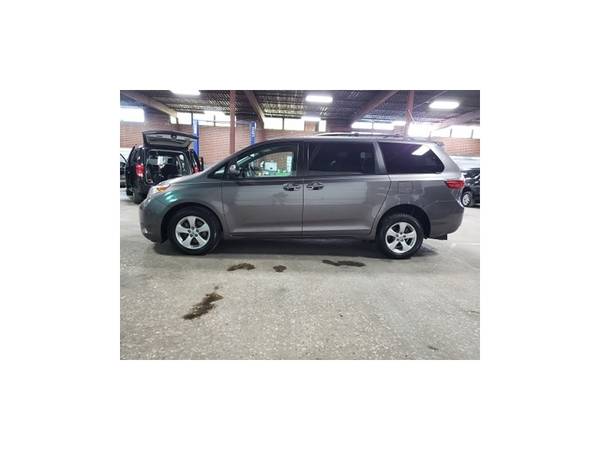 2017 Toyota Sienna LE 31k Wheelchair Mobility Handicap ADA Compliant... for sale in Wichita, NV – photo 7
