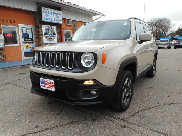 ★★★ 2015 Jeep Renegade Latitude / 4x4 / 6 Speed Manual! ★★★ - cars &... for sale in Grand Forks, ND – photo 2
