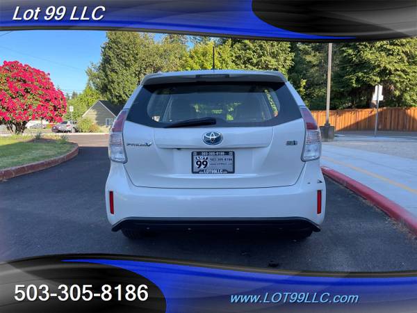 2017 Toyota Prius v Four Wagon 1-Owner Heated Leather Navigation Bac for sale in Milwaukie, OR – photo 11